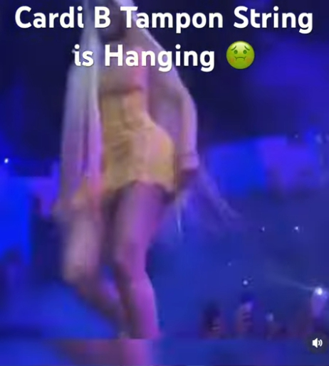 미국 래퍼 카디 비(Cardi B)가 지난달 28일 라스베이거스에서 공연 도중 관객에게 여성 생리용품 탐폰을 노출했다. [사진=카디비 인스타그램 캡처]