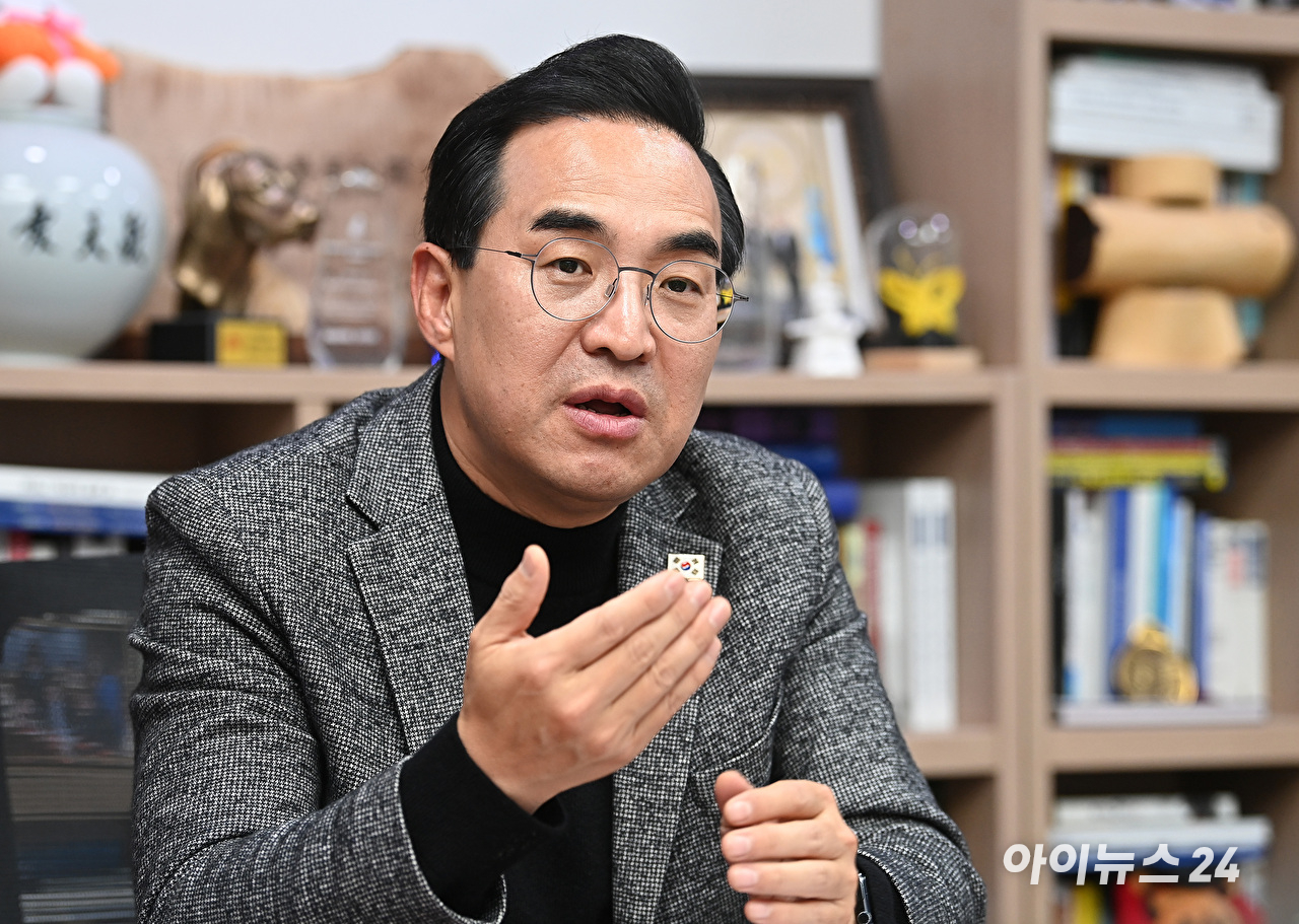 박홍근 더불어민주당 의원이 10일 서울 여의도 국회 의원회관에서 아이뉴스24와 인터뷰를 하고 있다. [사진=곽영래 기자]