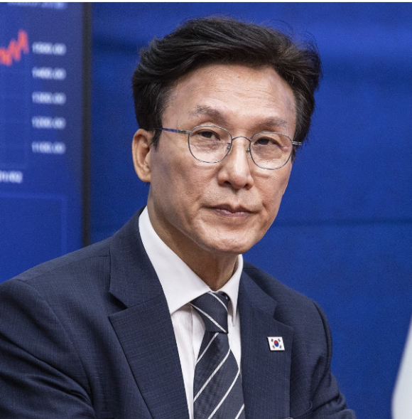 더불어민주당 8.17 전당대회에서 당 대표직에 출마한 김민석 전 국무총리가 20일 국회에서 열린 공명선거 실천 서약식에 참석해 있다. [사진=연합뉴스]