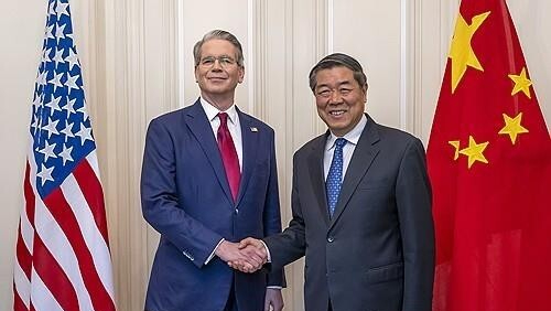 5월에 만난 베선트 미 재무장관(왼쪽)과 허리펑 중국 부총리. [사진=연합뉴스]