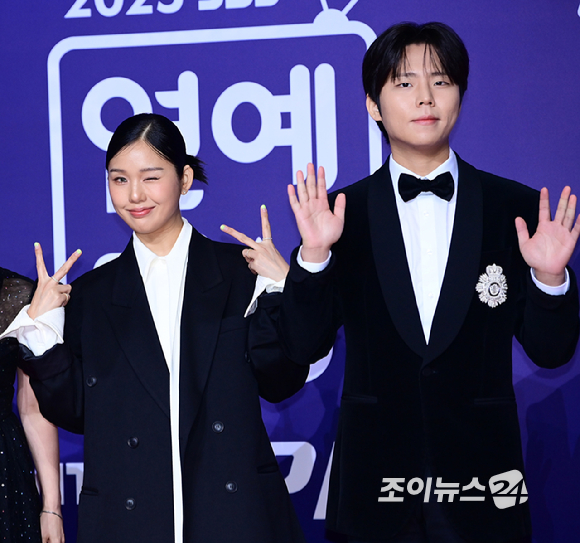 '우리들의 발라드' 대니구-박경림-미미-정승환이 30일 오후 서울 마포구 상암동 SBS 프리즘타워에서 열린&nbsp;2025 SBS 연예대상&nbsp;레드카펫 행사에 참석하고 있다. [사진=정소희 기자]