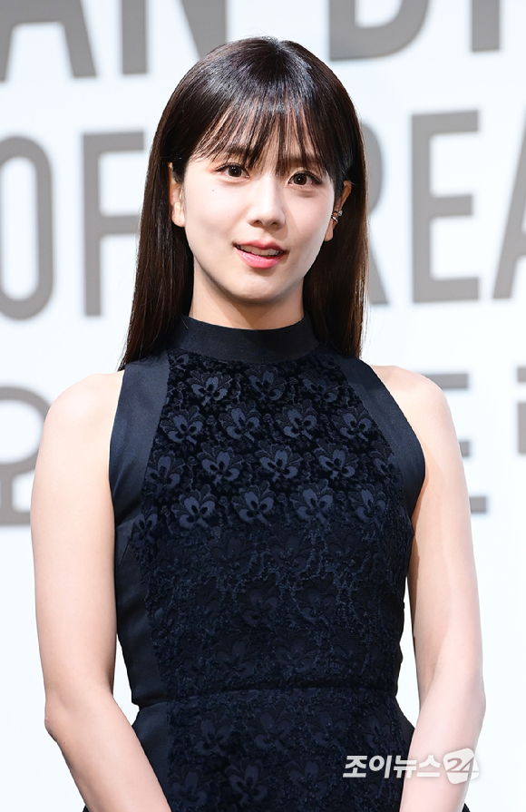 블랙핑크 지수가 18일 오후 서울 동대문구 DDP 아트홀에서 진행된 디올 'DESIGNER OF DREAMS' 전시회 개최 기념 포토월 행사에 참석하고 있다. [사진=정소희 기자]