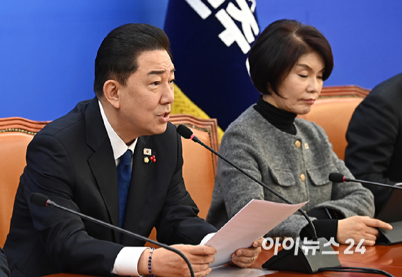 김병기 더불어민주당 원내대표가 9일 서울 여의도 국회에서 열린 원내대책회의에서 발언하고 있다. [사진=곽영래 기자]
