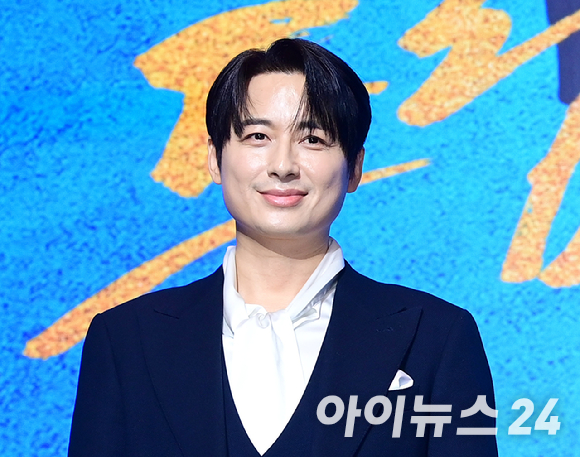 가수 이지훈이 지난 3월 25일 서울 마포구 홍대 라이즈호텔에서 열린 쇼뮤지컬 Again '드림하이' 제작발표회에 참석 하고 있다. [사진=정소희 기자]