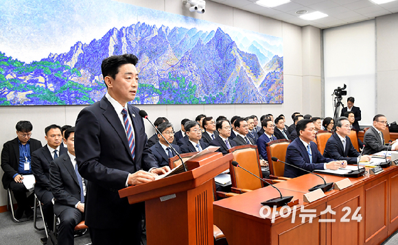 강훈식 대통령 비서실장이 6일 서울 여의도 국회에서 열린 운영위원회의 대통령비서실 등 국정감사에서 업무보고를 하고 있다. [사진=곽영래 기자]