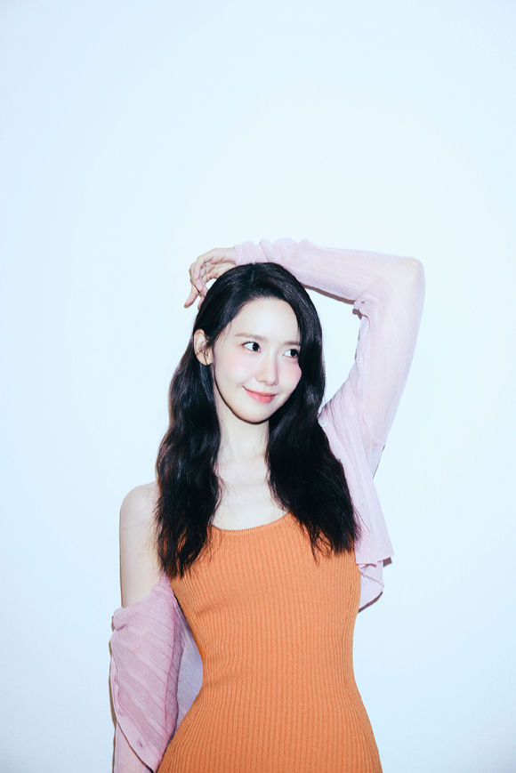 소녀시대 멤버이자 배우 임윤아가 영화 '악마가 이사왔다' 인터뷰에 앞서 포즈를 취하고 있다. [사진=SM엔터테인먼트]