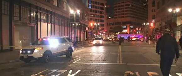 10월3일(현지시간) 로보택시에 깔린 여성이 중상을 입었다. 사진은 사고가 발생한 샌프란시스코 시내 한 교차로 [사진=ABC7 유튜브 캡쳐]