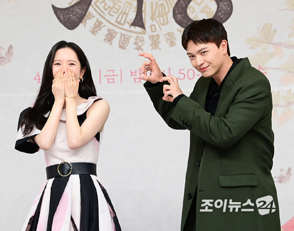 배우 김지연과 육성재가 17일 오후 서울 양천구 목동 SBS 사옥에서 진행된 SBS 새 금토드라마 '귀궁' 제작발표회에 참석하고 있다. [사진=정소희 기자]