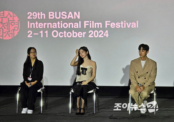 조영명 감독, 트와이스 다현, 진영이 영화 '그 시절, 우리가 좋아했던 소녀' GV에서 관객들을 만나고 있다. [사진=조이뉴스24 DB]