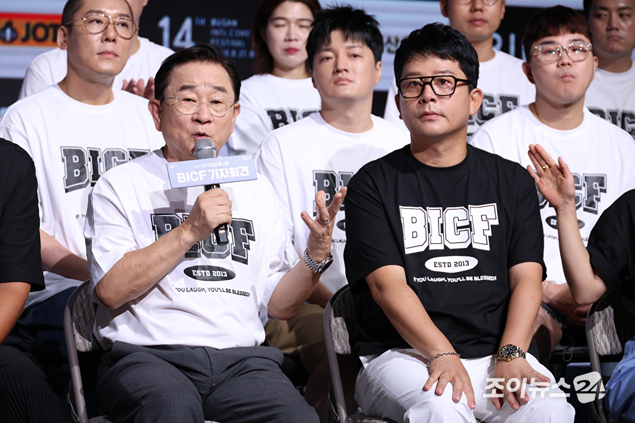 코미디언 이홍렬, 김준호 집행위원장이 24일 오후 서울 마포구 상암동 쇼킹케이팝센터에서 열린 '제14회 부산국제코미디페스티벌(BICF)' 기자회견에 참석해 소감을 말하고 있다. [사진=문수지 기자]