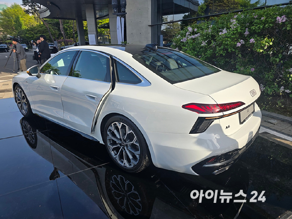 게르노 될너(Gernot D&ouml;llner) 아우디 AG 이사회 의장이 20일 서울 중구 반야트리 클럽 앤 스파에서 열린 '더 뉴 아우디 A6 미디어 컨퍼런스'에서 발표하고 있다. [사진=김종성 기자]