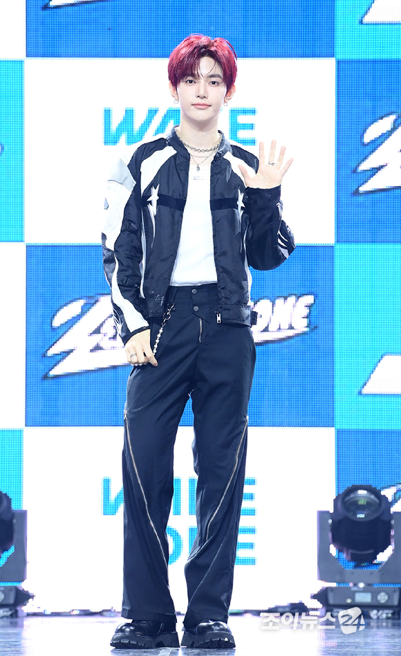 그룹 제로베이스원 장하오가 1일 오후 서울 용산구 한남 블루스퀘어에서 열린 제로베이스원(ZEROBASEONE) 정규 1집 '네버 세이 네버(NEVER SAY NEVER)' 쇼케이스에 참석하고 있다. [사진=정소희 기자]