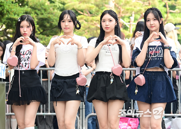 그룹 캔디샵이 28일 오전 서울 영등포구 여의도 KBS신관에서 열린 KBS2 뮤직뱅크 녹화에 참석하고 있다. [사진=정소희 기자]