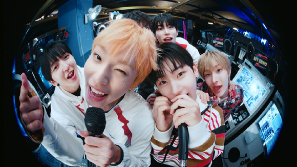 &apos;컴백 D-3&apos; 킥플립, 청춘美 가득 자유분방 에너지…&apos;처음 불러보는 노래&apos;