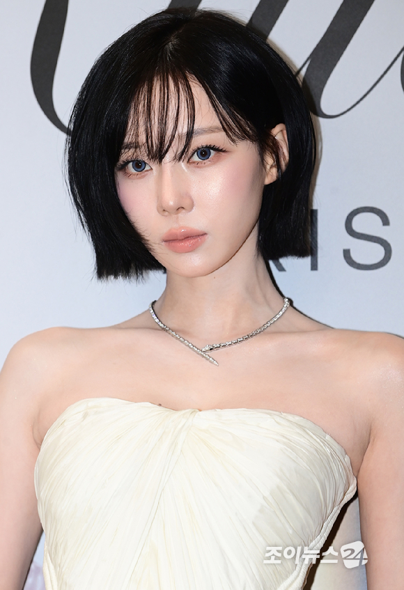 그룹 에스파(aespa) 윈터가 27일 오후 서울 강남구 신사동 인근에서 열린 '킬리안 파리' 도산 플래그십 스토어 오픈 행사에 참석하고 있다. [사진=정소희 기자]