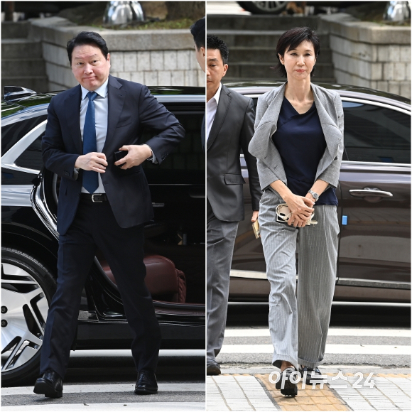 최태원 SK그룹 회장(왼쪽)과 노소영 아트센터 나비 관장이 26일 서울 서초구 서울고등법원에서 열린 재산 분할 파기환송심 2차 변론기일에 출석하고 있다. [사진=곽영래 기자]