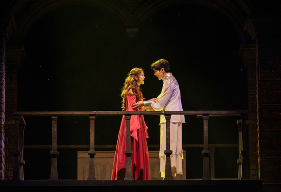 뮤지컬 배우 유회승(엔플라잉)이 뮤지컬 '로미오와 줄리엣'에서 열연하고 있다. [사진=엠스텐]