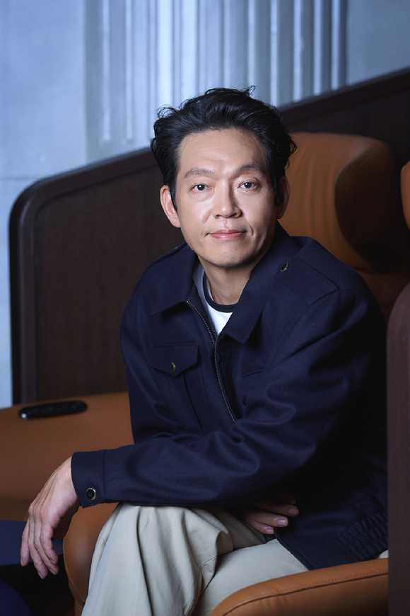 배우 박지환이 영화 '보스' 인터뷰에 앞서 포즈를 취하고 있다. [사진=(주)하이브미디어코프]