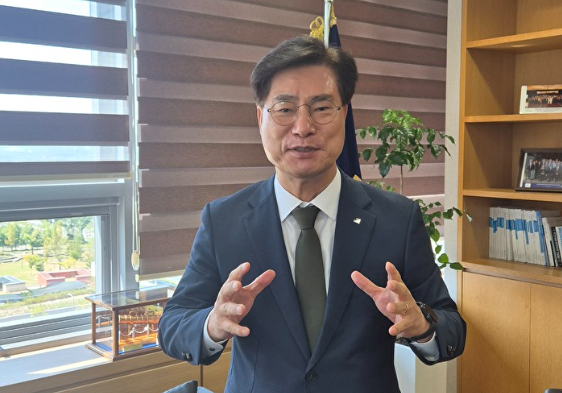 김영식 NST 이사장은 '출연연다움'이 자리매김될 때 우리나라 과학기술이 단단히 곳곳에 위치하게 될 것이라고 강조했다. [사진=정종오 기자]