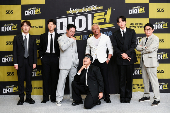 7일 오후 열린 SBS 새 예능프로그램 '한탕 프로젝트-마이 턴'(이하 마이 턴) 온라인 제작발표회에 이경규와 탁재훈, 추성훈, 이수지, 김원훈, 박지현, 남윤수가 참석해 포토타임을 갖고 있다. [사진=SBS]