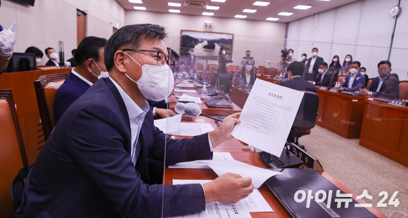 지난달 26일 서울 여의도 국회에서 열린 농림축산식품해양수산위원회 전체회의에서 이양수 국민의힘 간사가 양곡관리법 일부개정법률안과 관련해 발언하고 있다. [사진=김성진 기자]