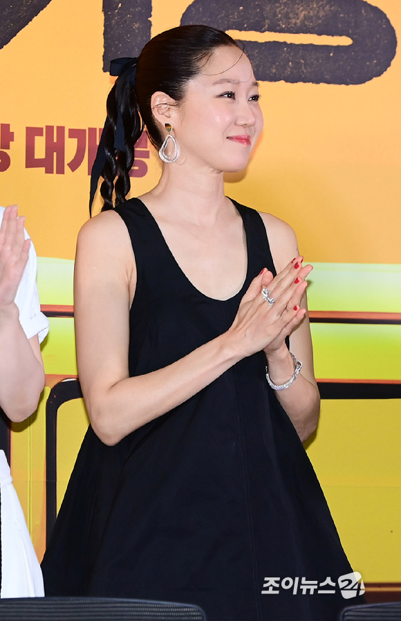 배우 공효진이 13일 서울 송파구 롯데시네마 월드타워점에서 열린 영화 '경주기행'(감독 김미조) 언론시사회에 참석하고 있다. [사진=정소희 기자]