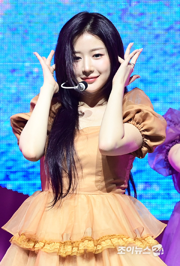 그룹 피프티 피프티 예원이 20일 오후 서울 광진구 광장동 예스24라이브홀에서 열린 피프티 피프티(FIFTY FIFTY) 두 번째 미니 앨범 '러브 튠(Love Tune)' 발매 기념 쇼케이스에 참석해 타이틀곡 'SOS' 무대를 선보이고 있다. [사진=정소희 기자]