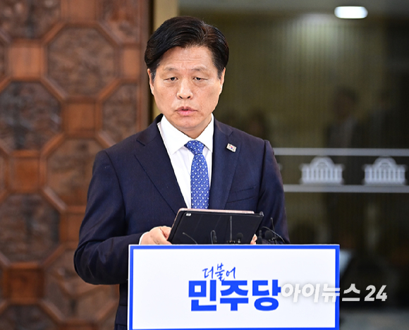 더불어민주당 박찬대 당대표 직무대행 겸 원내대표가 13일 서울 여의도 국회에서 열린 최고위원회의에서 밝은 표정을 짓고 있다. 2025.6.13 [사진=연합뉴스]