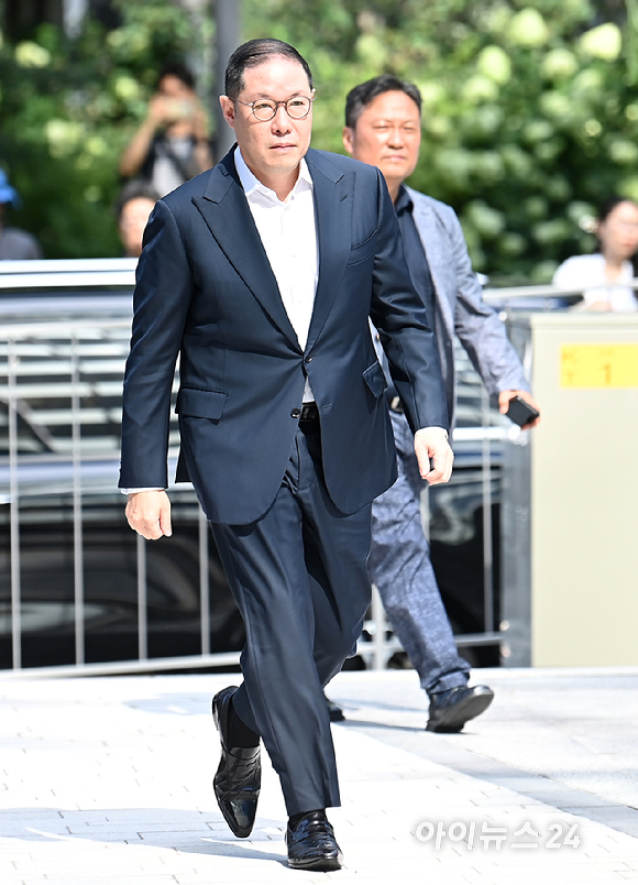 조현상 HS효성 부회장이 4일 오전 서울 종로구에 마련된 김건희 특검팀(특별검사 민중기)에 출석하고 있다. [사진=곽영래 기자]