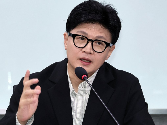 무소속 한동훈 의원이 1일 국회 의원회관에서 열린 '개정 형소법 시행 D-1 토론회 : 검찰 폐지, 내일부터 지옥문이 열린다'에서 인사말을 하고 있다. 2026.10.1 [사진=연합뉴스]