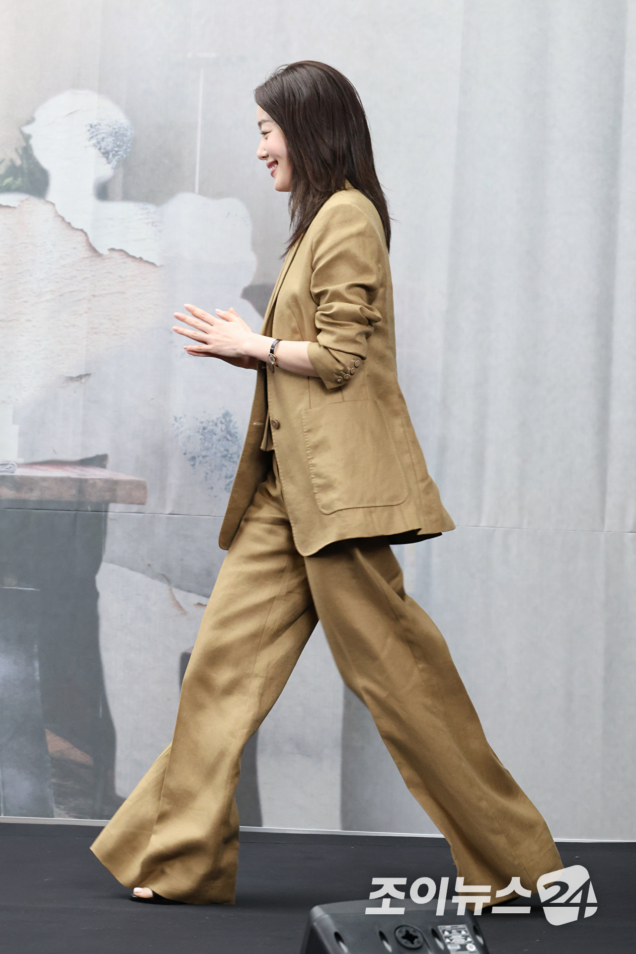 배우 한선화가 17일 오후 서울 마포구 상암동 스탠포드 호텔에서 열린 JTBC 새 토일드라마 '모두가 자신의 무가치함과 싸우고 있다' 제작발표회에 참석해 포즈를 취하고 있다. [사진=문수지 기자]