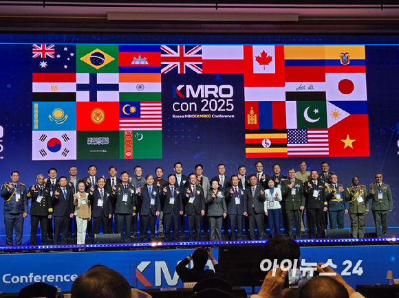 신익현 LIG넥스원 대표이사가 13일 대전ICC호텔에서 진행된 '대한민국 MRO 국제 컨퍼런스(KMROcon 2025)'에서 발언하고 있다. [사진=최란 기자]