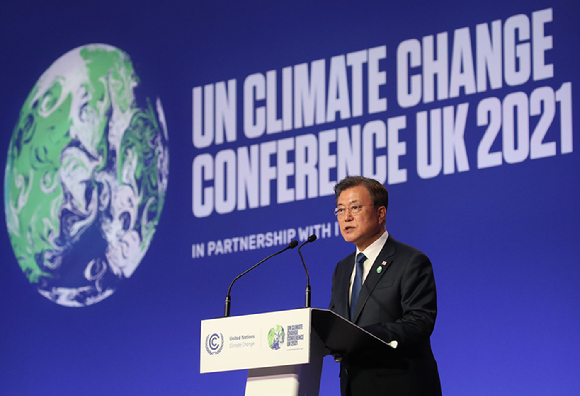 문재인 대통령이 지난 1일(현지시각) 영국 글래스고에서 열린 COP26에서 연설하고 있다. [사진=뉴시스]