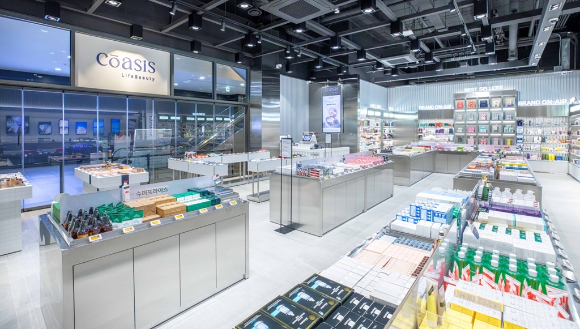 경기도 남양주 현대프리미엄아울렛 스페이스원에 자리 잡은 현대홈쇼핑 뷰티 편집숍 '코아시스' 매장 전경. [사진=현대홈쇼피]