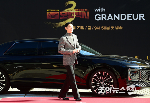 배우 이제훈이 18일 오후 서울 양천구 목동 SBS 정문에서 열린 SBS 새 금토드라마 '모범택시3' 레드카펫 포토행사에 참석하고 있다. [사진=정소희 기자]