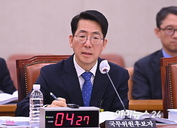 황종우 해양수산부 장관 후보자가 23일 국회 농림축산식품해양위원회에서 열린 인사청문회에서 질의에 답변하고 있다.