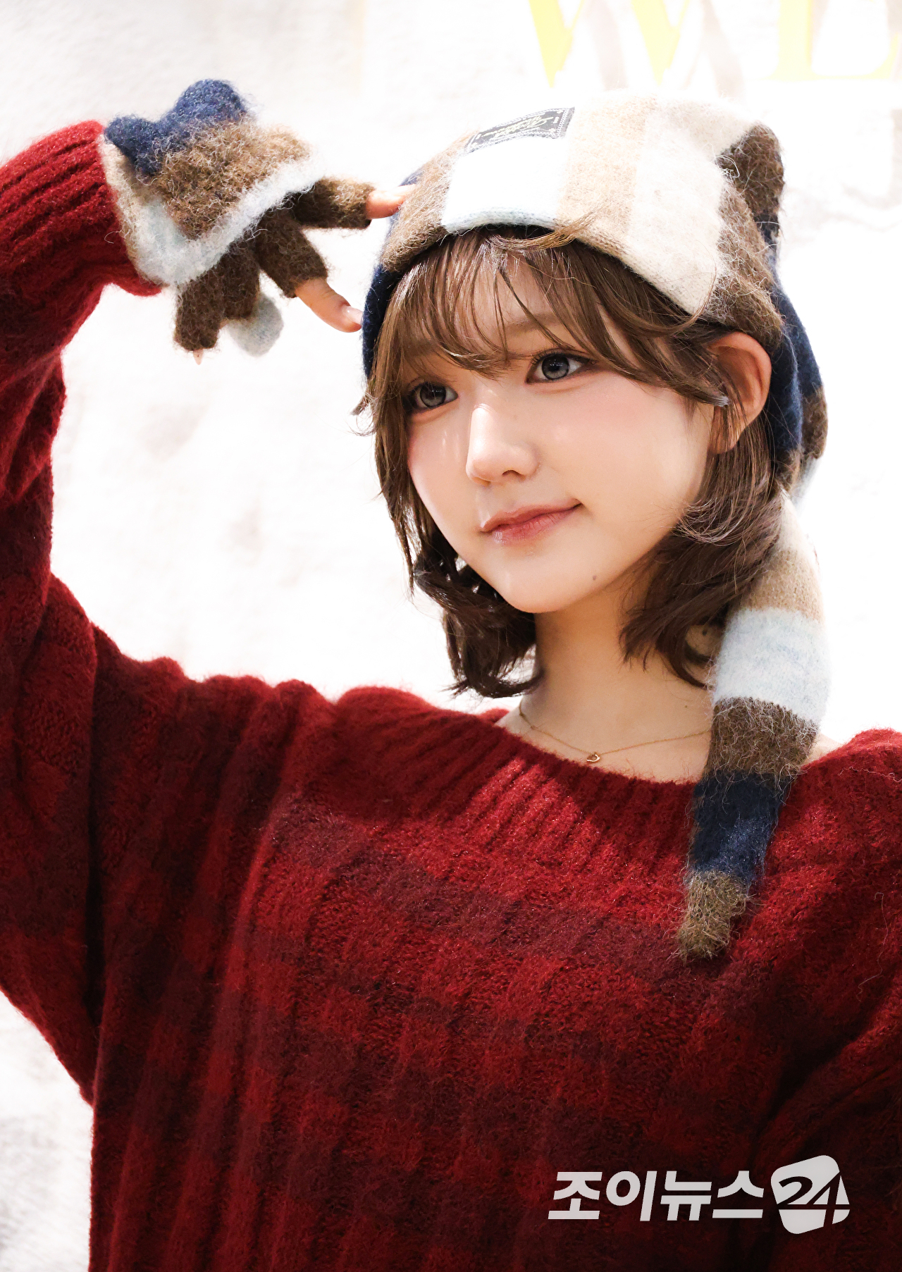 그룹 키키 지유가 29일 오전 서울 성동구 성수동 락피쉬웨더웨어 성수점에서 진행된 락피쉬웨더웨어 '26 윈터 프레젠테이션' 기념 포토월 행사에 참석해 포즈를 취하고 있다. [사진=문수지 기자]