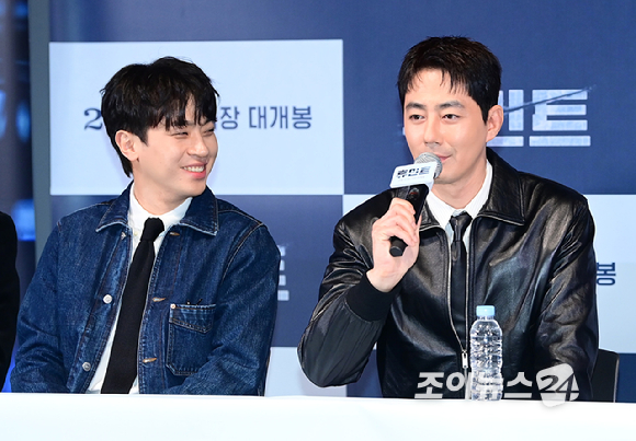 배우 박정민과 조인성이 4일 오후 서울 CGV 용산아이파크몰에서 열린 영화 '휴민트'(감독 류승완) 언론시사회에 참석하고 있다. [사진=정소희 기자]