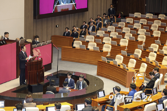 이재명 대통령이 4일 오전 서울 여의도 국회 본회의장에서 내년도 정부 예산안에 대한 시정연설을 하고 있다. 국민의힘은 불참했다. [사진=국회사진기자단]