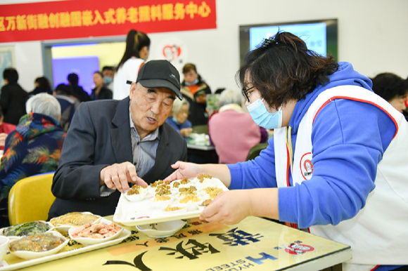 현대제철이 중국 천진 지역에서 고령 노인들의 건강 개선을 위한 사회공헌 사업을 추진한다. [사진=현대제철]