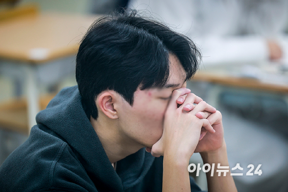 2026학년도 대학수학능력시험이 실시된 13일 오전 서울 용산구 용산고등학교에서 수험생들이 시험 준비를 하고 있다. [사진=사진공동취재단]