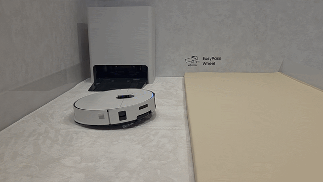 4일(현지시간) 미국 라스베이거스 윈 호텔에서 열린 &lsquo;삼성 퍼스트 룩&rsquo; 전시관의 입구인 &lsquo;AI 갤러리&rsquo;에 고흐의 그림이 흐르고 있다. [사진=박지은 기자]