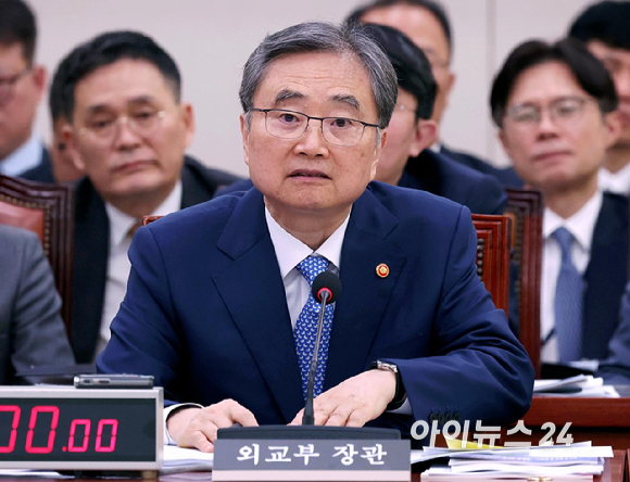조현 외교부 장관이 6일 서울 여의도 국회에서 열린 외교통일위원회의 외교부 등에 대한 국정감사에서 의원 질의에 답변하고 있다. [사진=곽영래 기자]