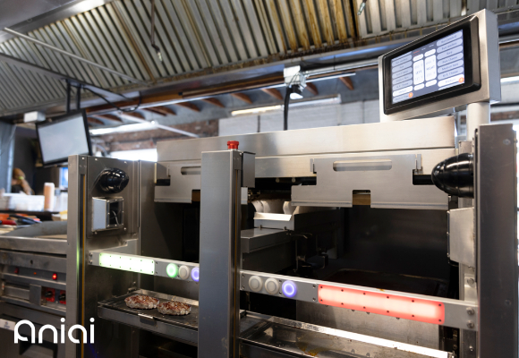 미국 뉴욕의 버거 전문점 TFS에 설치된 에니아이 AI 조리로봇 [사진=에니아이]