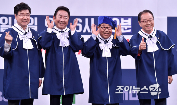 방송인 임백천, 허참, 송해, 이상벽이 24일 오후 서울 상암동 MBC에서 열린 새 예능 '세모방:세상의 모든 방송' 제작발표회에 참석해 포즈를 취하고 있다. [사진=조이뉴스24 포토DB]