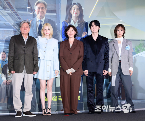배우 최민식과 한소희가 4일 오후 서울 CGV 용산아이파크몰에서 열린 영화 '인턴'(감독 김도영) 언론시사회에 참석하고 있다. [사진=정소희 기자]