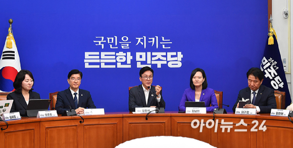김민석 더불어민주당 대표가 1일 서울 여의도 국회에서 열린 경찰개혁추진단 1차 회의에서 발언하고 있다. [사진=곽영래 기자]
