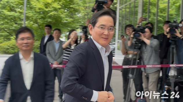 시애틀로 출국하는 이재용 삼성전자 회장. [사진=권서아 기자]