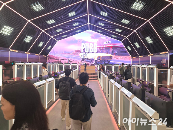 크래프톤이 오는 11일부터 서울 성수동에 게임 '배틀그라운드'의 세계관을 담은 600평 규모의 복합문화공간 '펍지(PUBG) 성수'를 정식 개관한다. 사진은 펍지 성수 정문. [사진=박정민 기자]