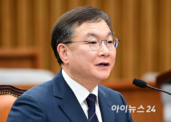 박영재 대법관 후보자가 24일 오전 서울 여의도 국회에서 열린 대법관 임명동의안 심사를 위한 인사청문회에서 답변하고 있다. [사진=곽영래 기자]